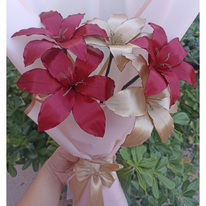 دسته گل ترند لیلیوم روبانی
