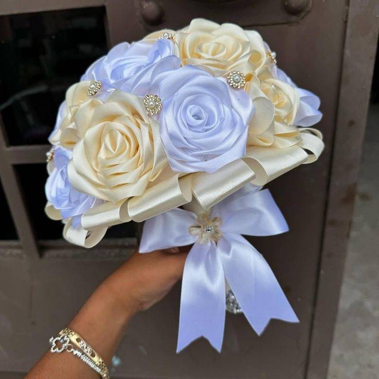 دسته گل عقد و عروسی رز روبانی
