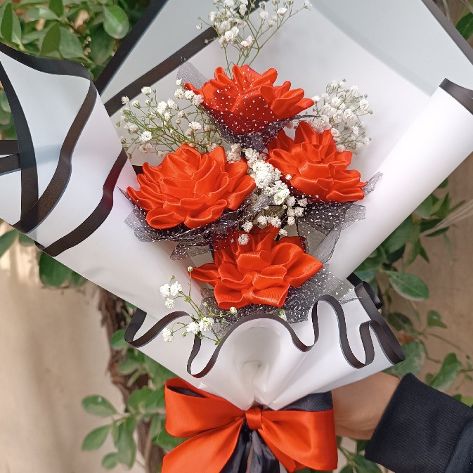 هدیه برای همسر دسته گل نیلوفر بنفش روبانی