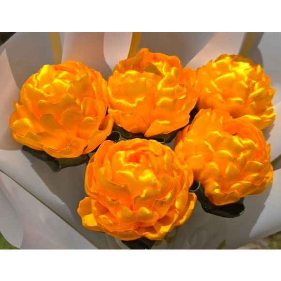 هدیه به دوست دسته گل پیونی روبانی