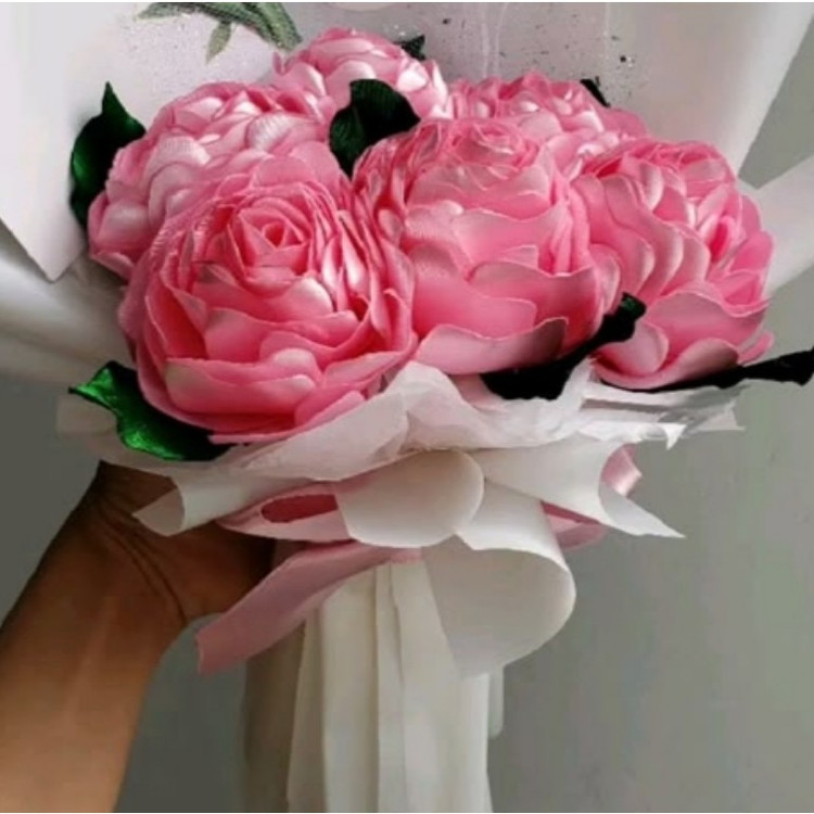 هدیه به دوست دسته گل پیونی روبانی