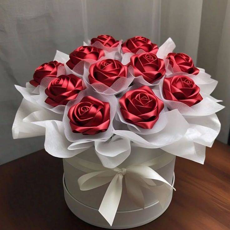 باکس گل رز روبانی هدیه به پارتنر