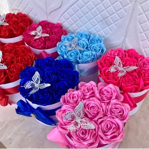 باکس گل رز روبانی هدیه به پارتنر