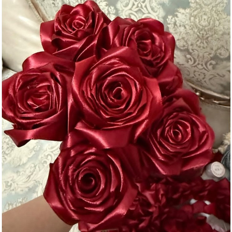 باکس گل رز روبانی هدیه به پارتنر