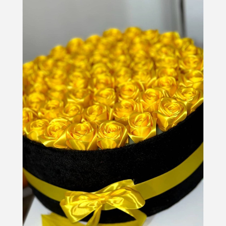 باکس گل رز روبانی هدیه به پارتنر